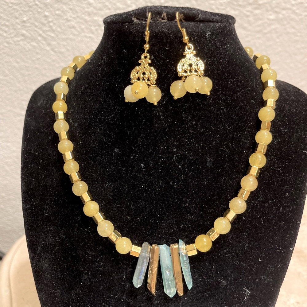 True stones necklace